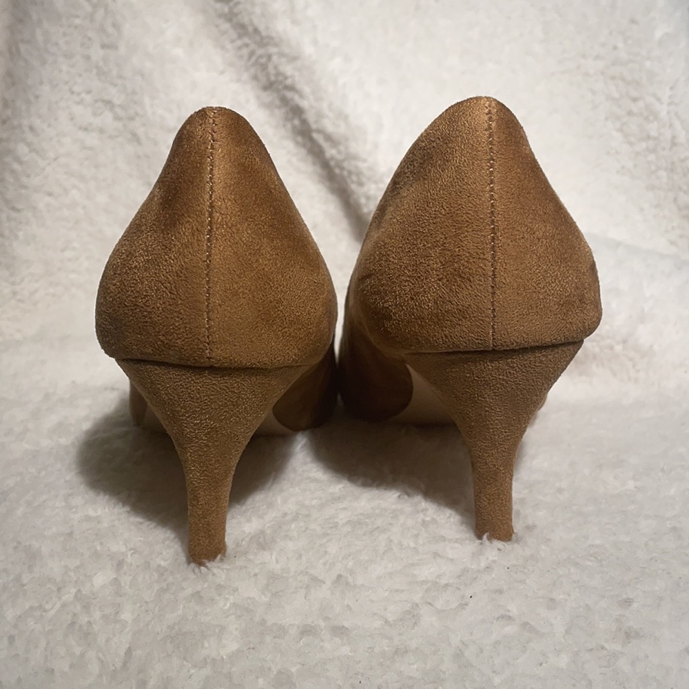 Women's Suede Pointed-Toe Pumps in Tan - Picture 5 of 7
